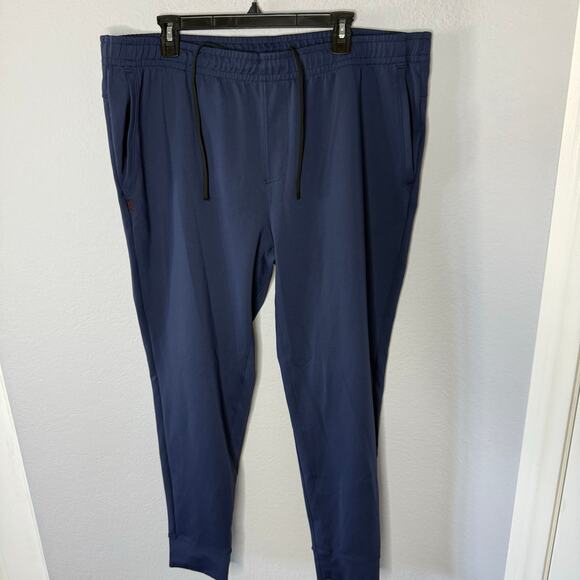 RHONE Spar Jogger in Navy - Picture 2 of 4